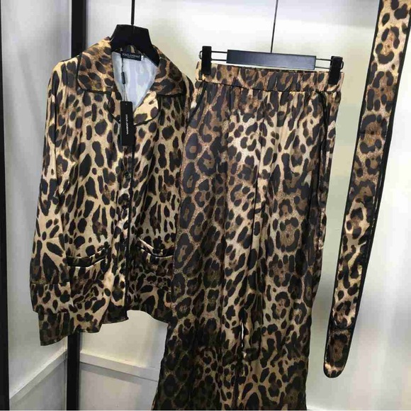 Dolce & Gabbana Leopard Print Pajama Set - Picture 3 of 9